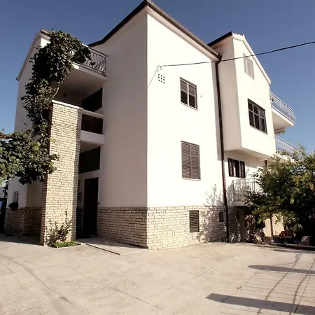 Nataly Trogir