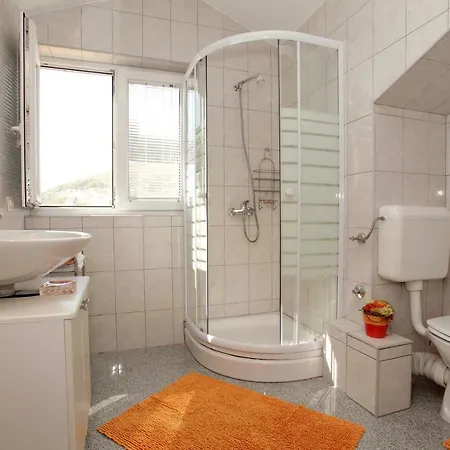 Nataly * 特罗吉尔