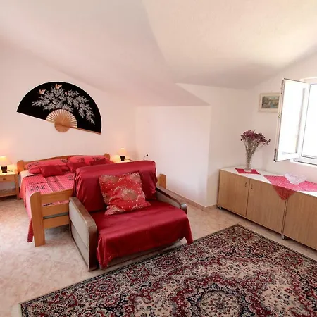 Nataly * 特罗吉尔