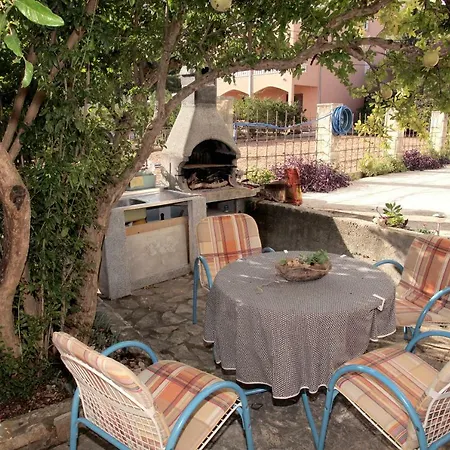 Nataly * 特罗吉尔